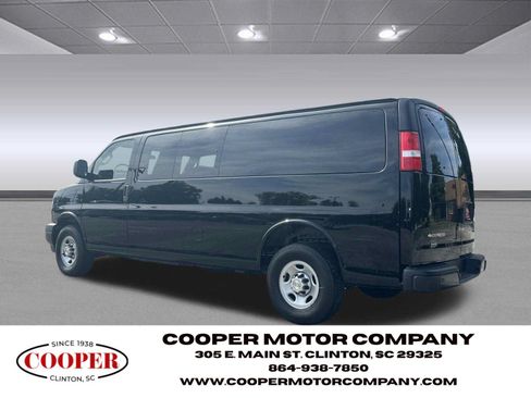 Used 2025 Chevrolet Express 3500 LS RWD image 3