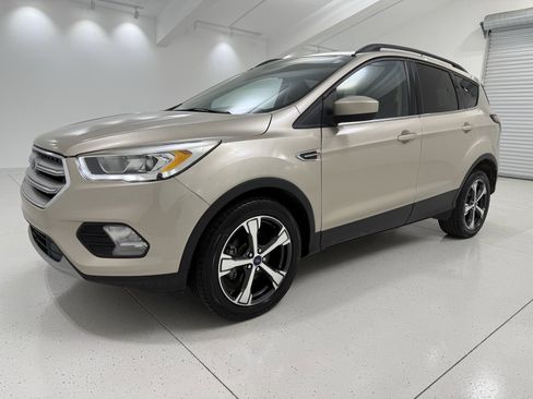 Used 2018 Ford Escape SEL image 3