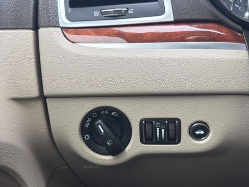 Used 2011 Chrysler 300 C image 22