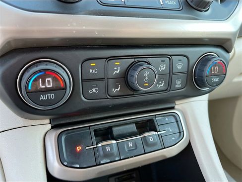 Used 2022 GMC Acadia Denali w/ Denali Ultimate Package image 15