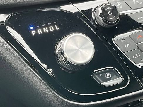 Used 2025 Chrysler Pacifica Select FWD image 14
