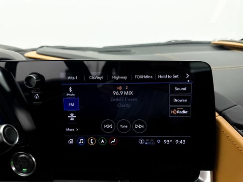 Used 2022 Chevrolet Corvette Stingray Premium Cpe w/ Z51 Performance Package RWD image 6