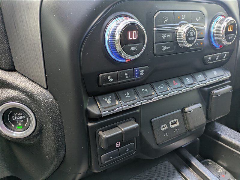 Used 2020 GMC Sierra 3500 Denali w/ Denali Ultimate Package AWD/4WD image 28
