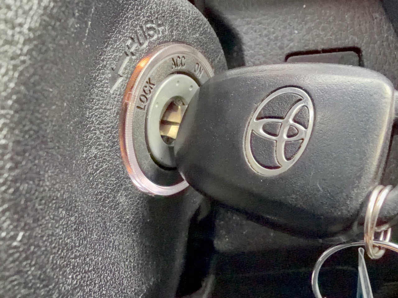 Used 2018 Toyota RAV4 LE w/ All Weather Liner Package FWD image 20