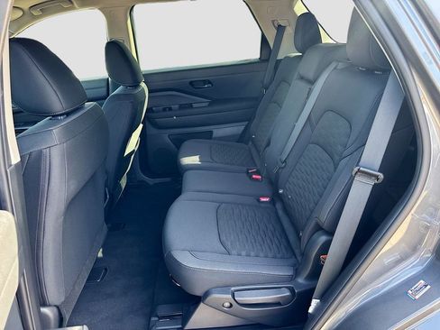 Used 2025 Nissan Pathfinder S image 22