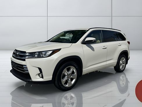 Used 2017 Toyota Highlander Limited image 4