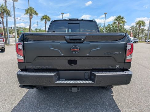 Used 2021 Nissan Titan PRO-4X w/ Pro-4x Convenience Package AWD/4WD image 5