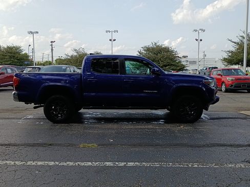 Used 2023 Toyota Tacoma SR5 AWD/4WD image 2