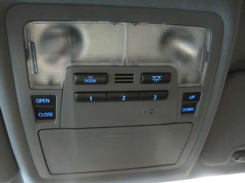 Used 2016 Toyota Highlander XLE FWD image 52