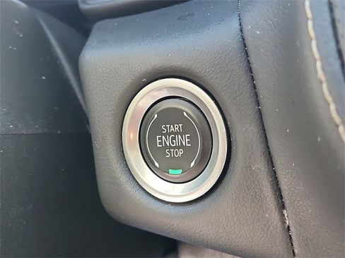 Certified 2024 GMC Yukon SLT w/ SLT Luxury Package image 31