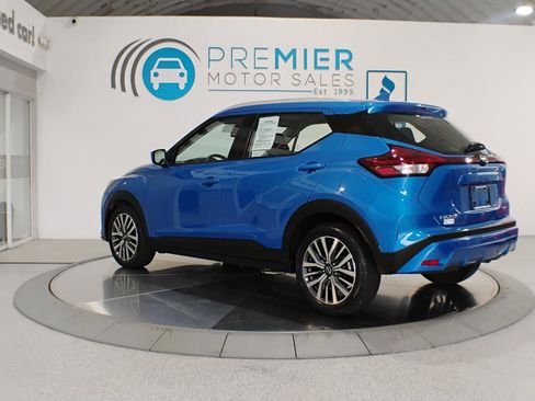 Used 2024 Nissan Kicks SV image 3