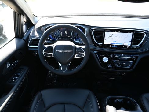 New 2025 Chrysler Pacifica Select image 21