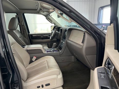 Used 2015 Lincoln Navigator 4WD image 12