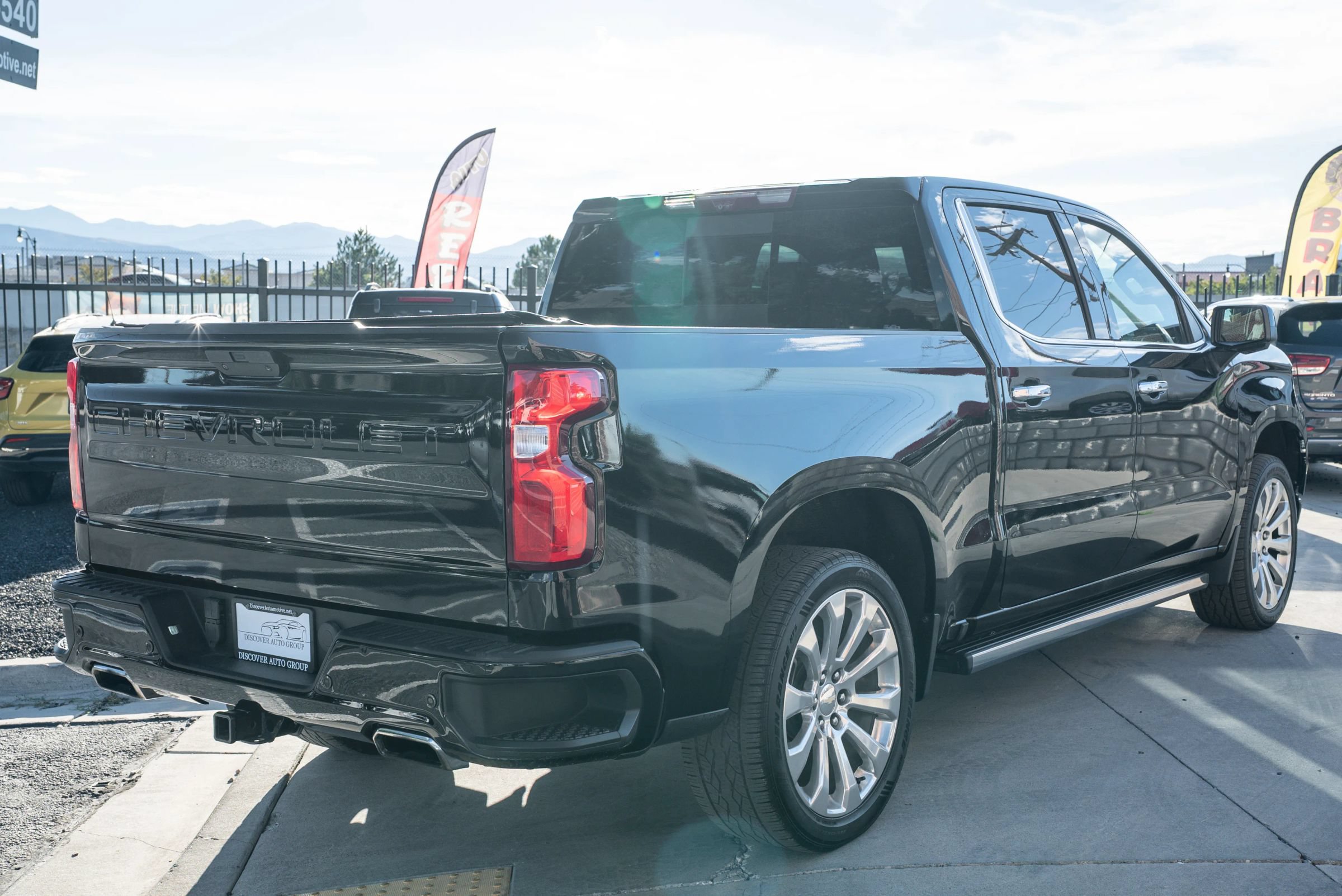 Used 2020 Chevrolet Silverado 1500 High Country w/ Technology Package AWD/4WD image 7