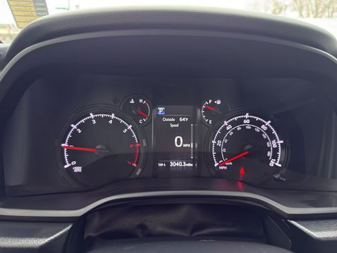 Used 2021 Toyota 4Runner SR5 Premium w/ Moonroof Package image 18