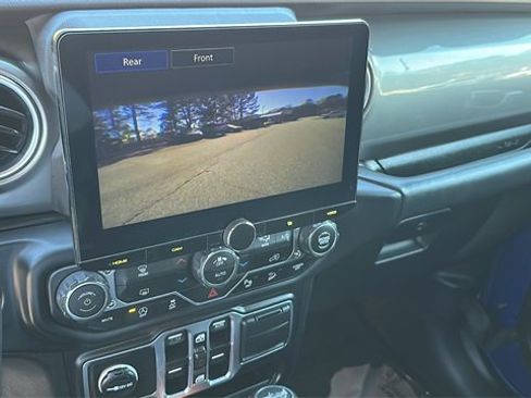 Used 2018 Jeep Wrangler Unlimited Sahara image 28