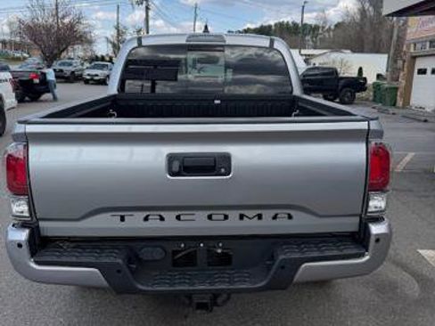 Used 2021 Toyota Tacoma TRD Off-Road w/ TRD Premium Off Road Package image 5