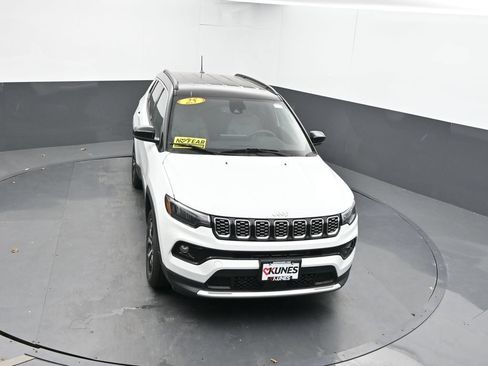 Used 2025 Jeep Compass Limited AWD/4WD image 38