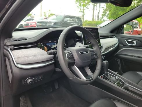Used 2024 Jeep Compass Latitude AWD/4WD image 19