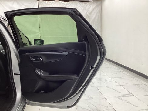 Used 2018 Chevrolet Impala LT FWD image 25