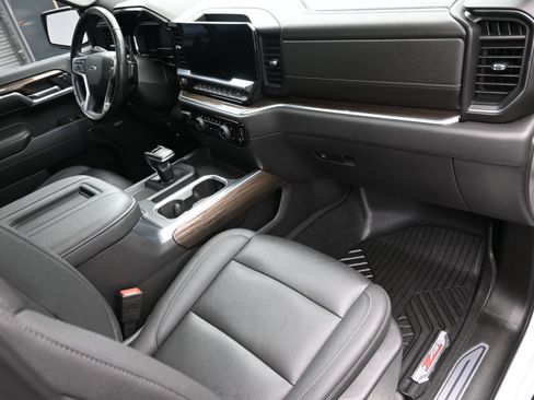 Used 2022 Chevrolet Silverado 1500 LT Trail Boss w/ LT Trail Boss Premium Package AWD/4WD image 39