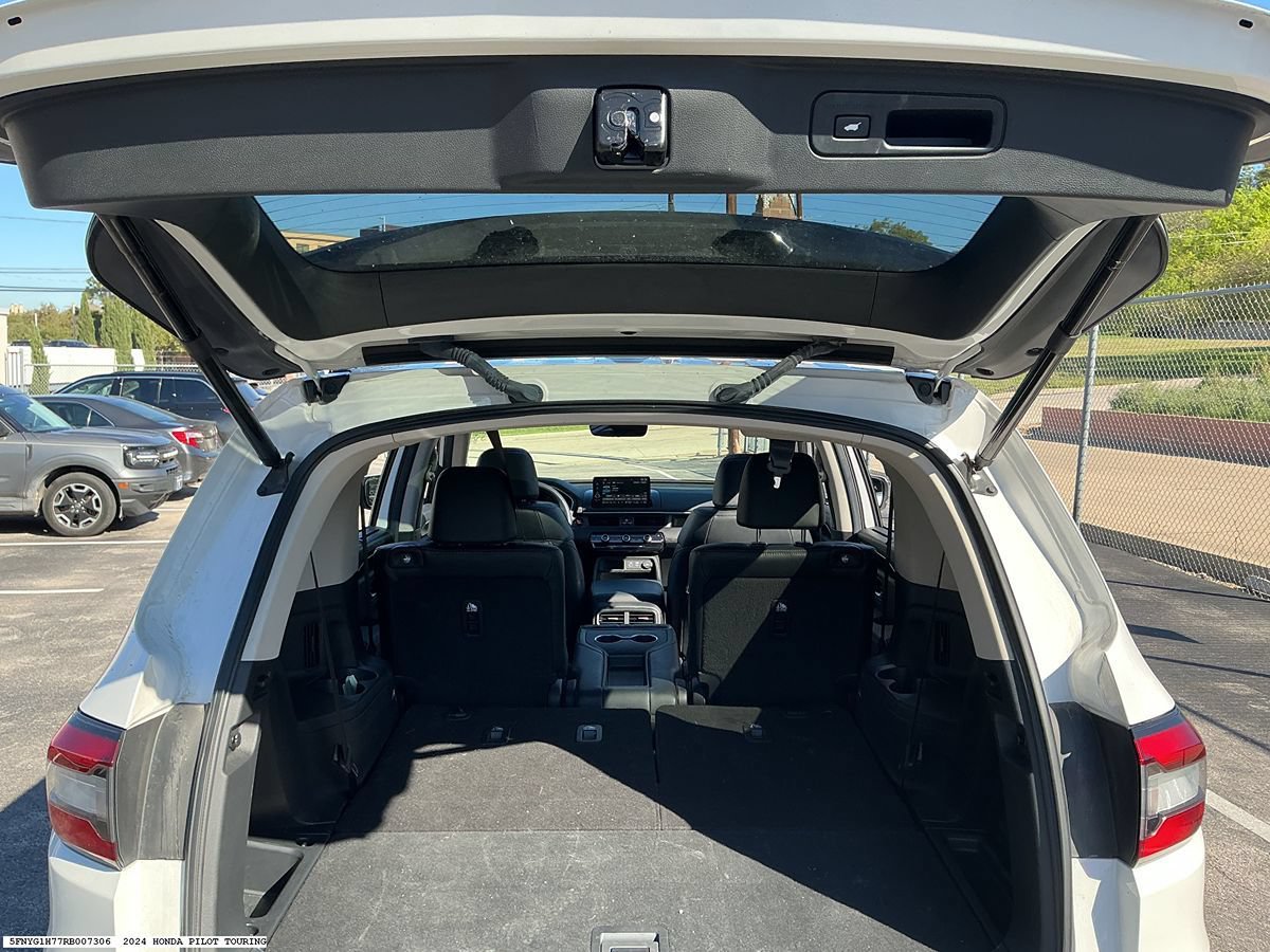 Used 2024 Honda Pilot Touring image 9