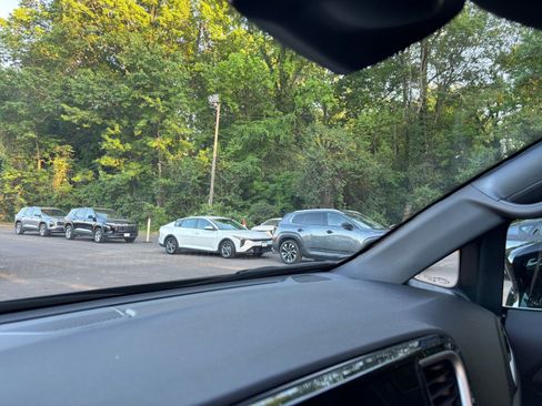 Used 2025 Chrysler Pacifica Select image 37