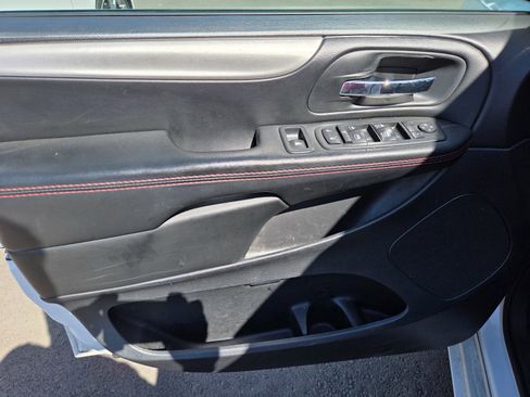 Used 2018 Dodge Grand Caravan GT image 7
