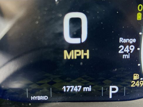 Used 2025 Jeep Wrangler Sahara image 18