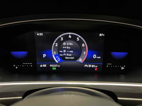 Used 2022 Volkswagen Tiguan SE image 9