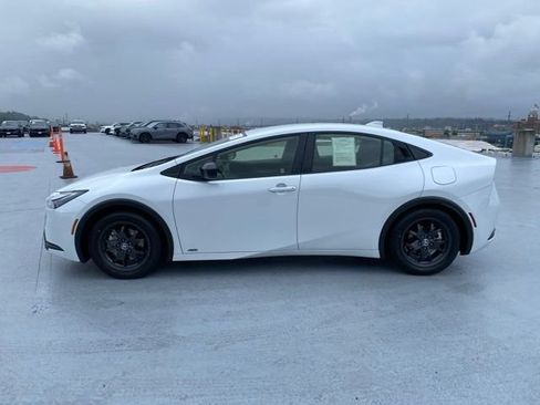 Certified 2023 Toyota Prius LE AWD/4WD image 9