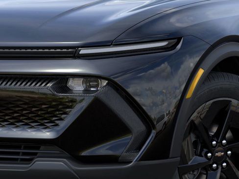 New 2026 Chevrolet Equinox EV LT image 10