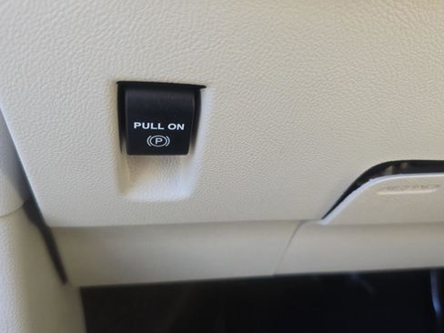 Used 2019 Lincoln MKC Premiere image 25