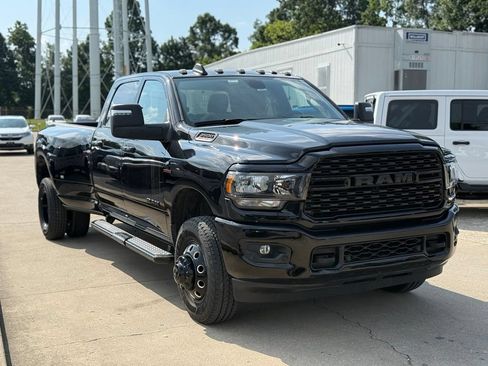 Used 2024 RAM 3500 Big Horn w/ Night Edition AWD/4WD image 4
