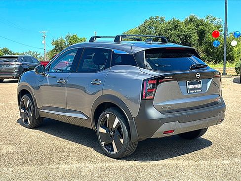 Certified 2025 Nissan Kicks SR FWD image 5