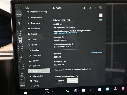 Used 2022 Tesla Model X image 31