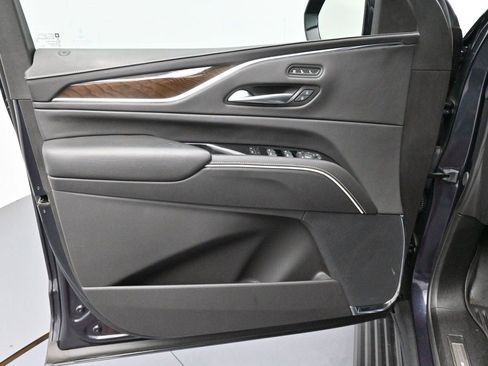 Certified 2024 Cadillac Escalade ESV Premium Luxury Platinum AWD/4WD image 13