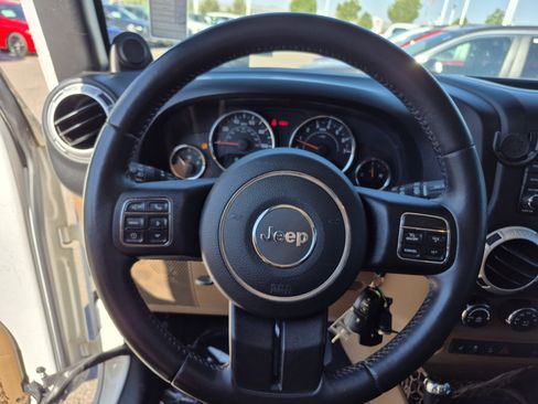 Used 2014 Jeep Wrangler Unlimited Sahara w/ Max Tow Package AWD/4WD image 9