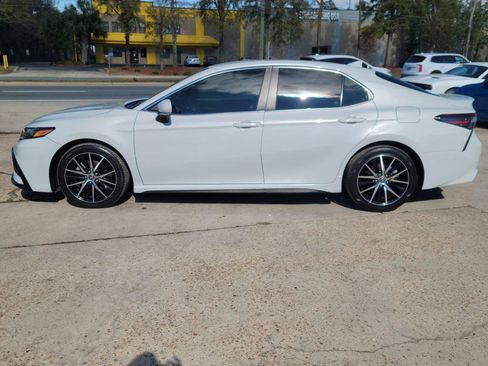 Used 2023 Toyota Camry SE image 6
