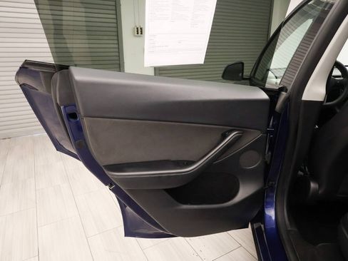 Used 2022 Tesla Model Y Long Range AWD/4WD image 15