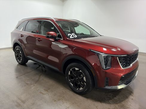 Used 2025 Kia Sorento S AWD/4WD image 2