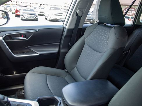 Used 2025 Toyota RAV4 XLE AWD/4WD image 14