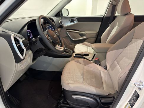 Used 2025 Kia Soul LX FWD image 12