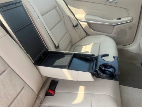 Used 2014 Mercedes-Benz E 350 4MATIC Sedan image 55