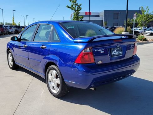 Used 2005 Ford Focus ZX4 Sedan FWD image 3