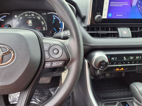 Used 2025 Toyota RAV4 LE image 13