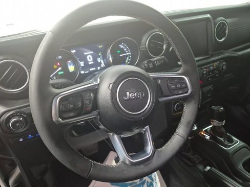 Used 2023 Jeep Wrangler Unlimited Sahara w/ Cold Weather Group AWD/4WD image 6