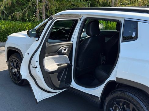 Used 2024 Jeep Compass Latitude AWD/4WD image 13
