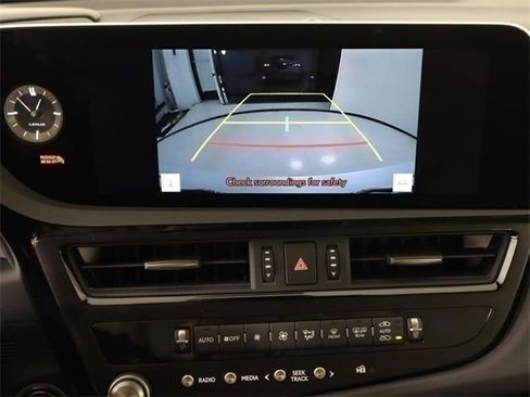 New 2025 Lexus ES 300h w/ Premium Package image 17