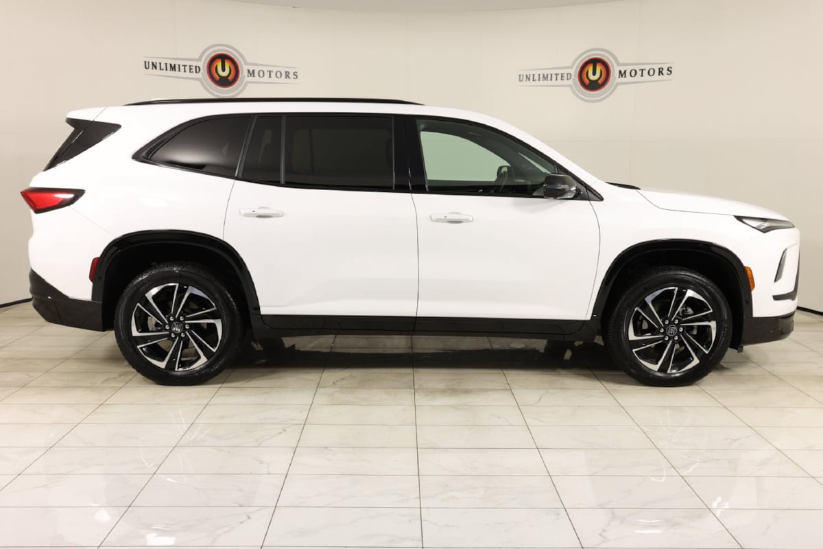 Used 2026 Buick Enclave Sport Touring AWD/4WD image 2